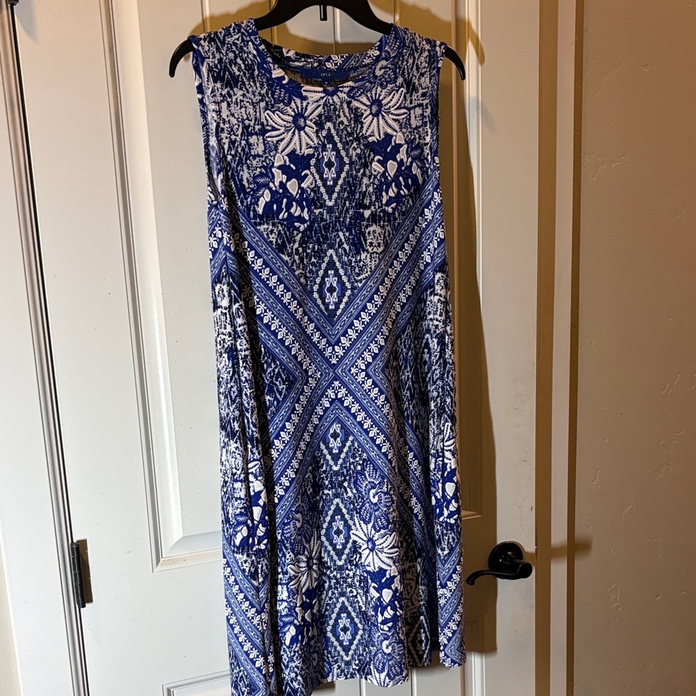 Apt 9 sleeveless dress with pockets.